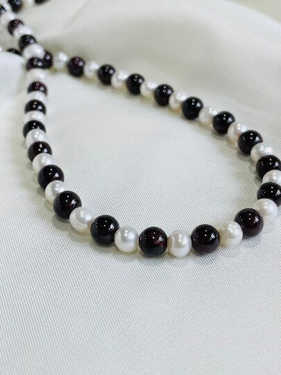 Freshwater Pearl Necklace, Beaded Necklace, Garnet Necklace, January Birthstone Jewelry, Pearl Bridal Necklace, Necklace for Her