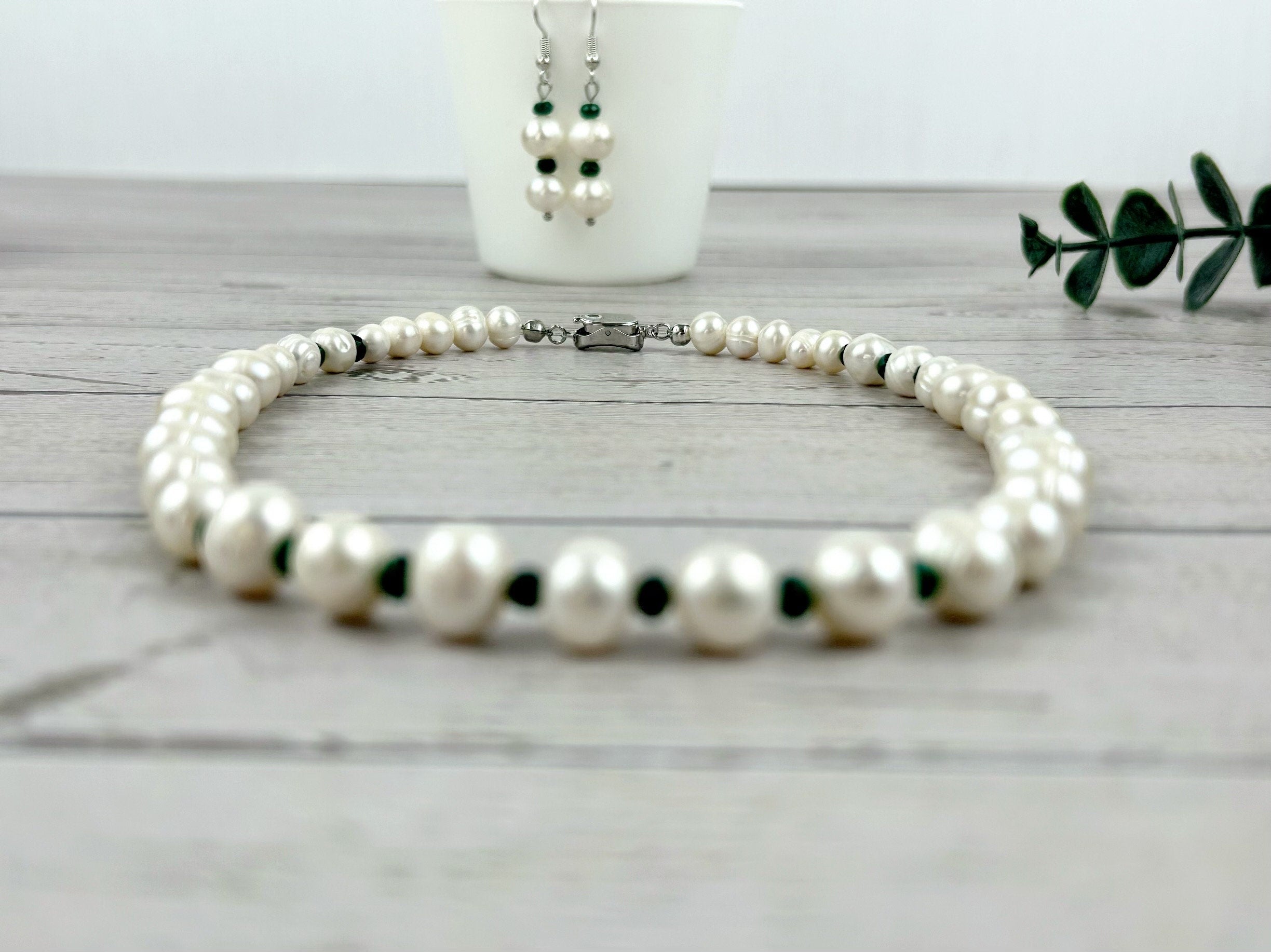 Pearl Necklace Gift for her, Emerald Necklace, Freshwater Pearl Choker, Emerald Choker, Gemstones Necklace, Gift for Mom, Gift for Wife