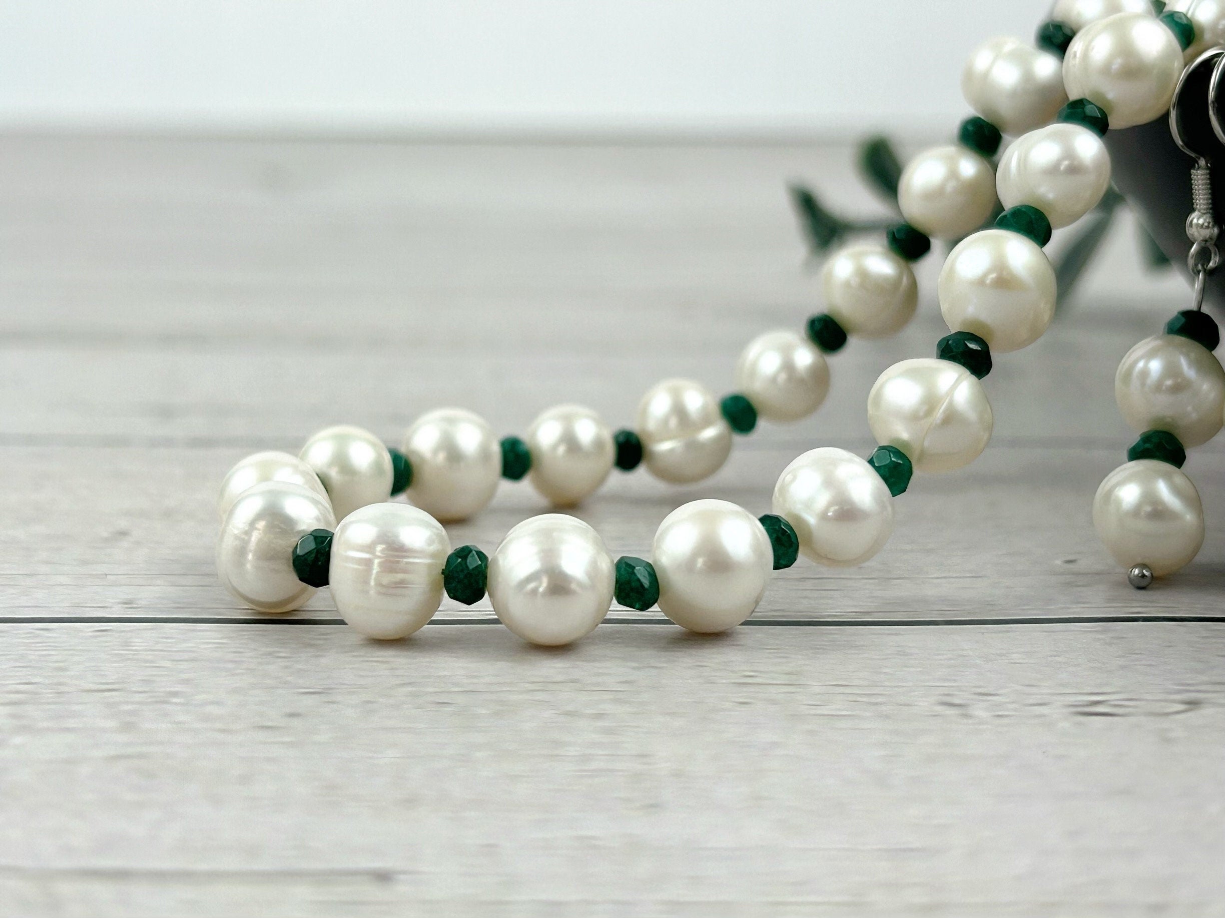Pearl Necklace Gift for her, Emerald Necklace, Freshwater Pearl Choker, Emerald Choker, Gemstones Necklace, Gift for Mom, Gift for Wife